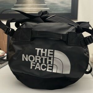 THE NORTH FACE BASE CAMP DUFFEL BAG SIZE S
